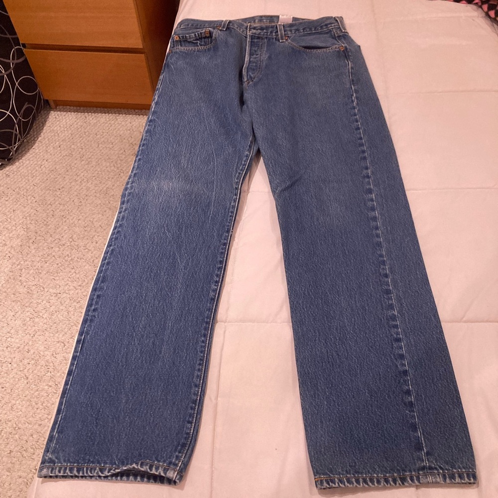 Mens Levi’s 501 jeans.